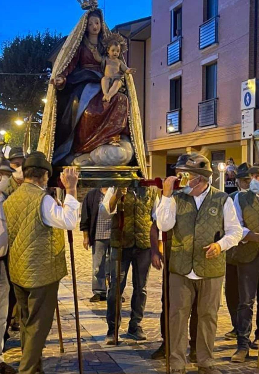 Il Paese In Festa Per La Beata Vergine Del Rosario