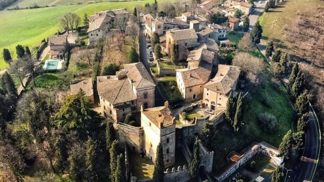 Il borgo medievale e il castello di Serravalle a Valsamoggia (Bologna)