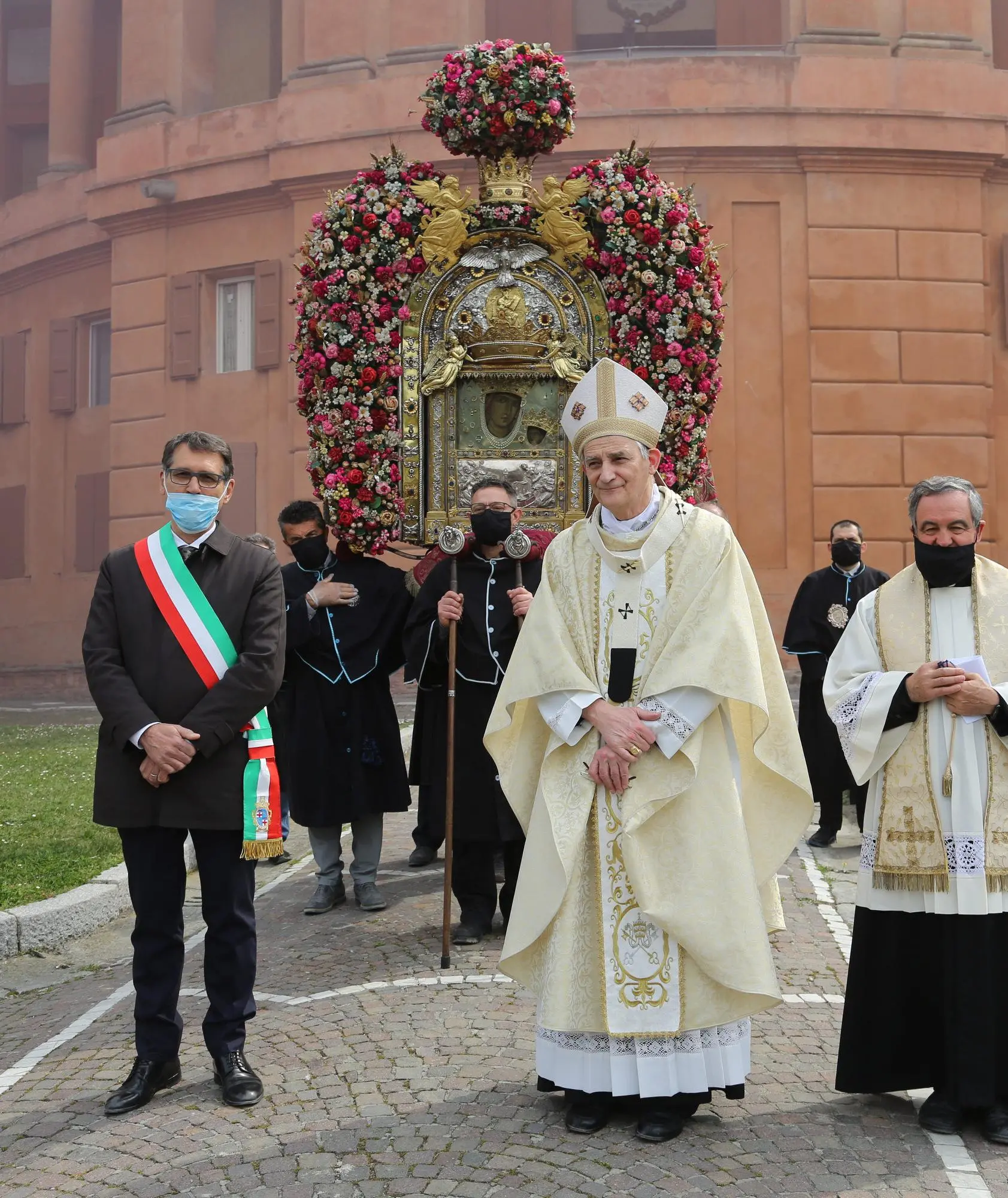 Le campane accolgono la Madonna