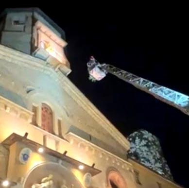 Reggio Emilia, L'omaggio Dei Vigili Del Fuoco Alla Madonna Dorata