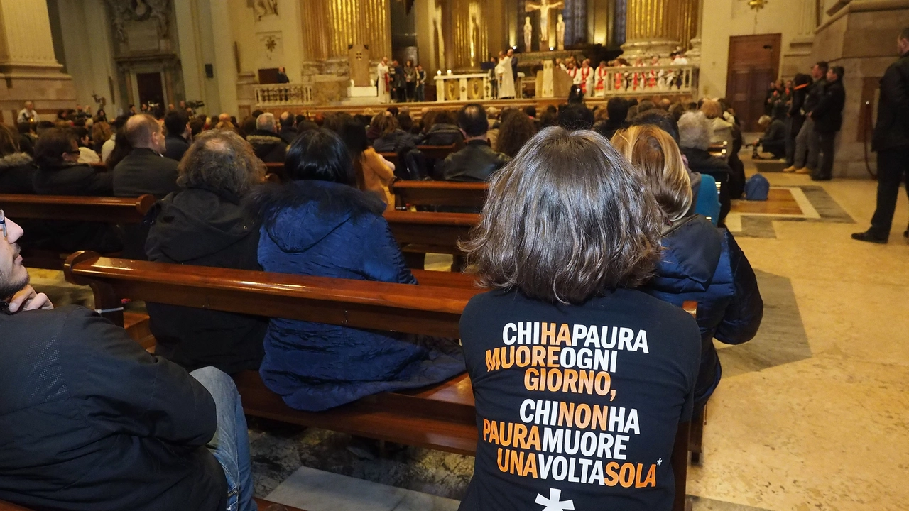 Una maglietta- simbolo di 'Libera' (Foto Schicchi)