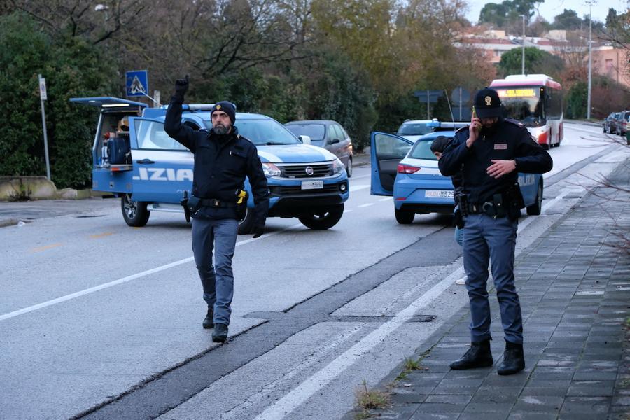 Poliziotto Spara Ad Ancona Dopo Una Lite: 21enne Ferito