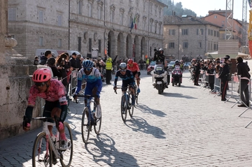 Tirreno Adriatico 2023 ad Ascoli: strade chiuse, scuole e mercato. Cosa cambia