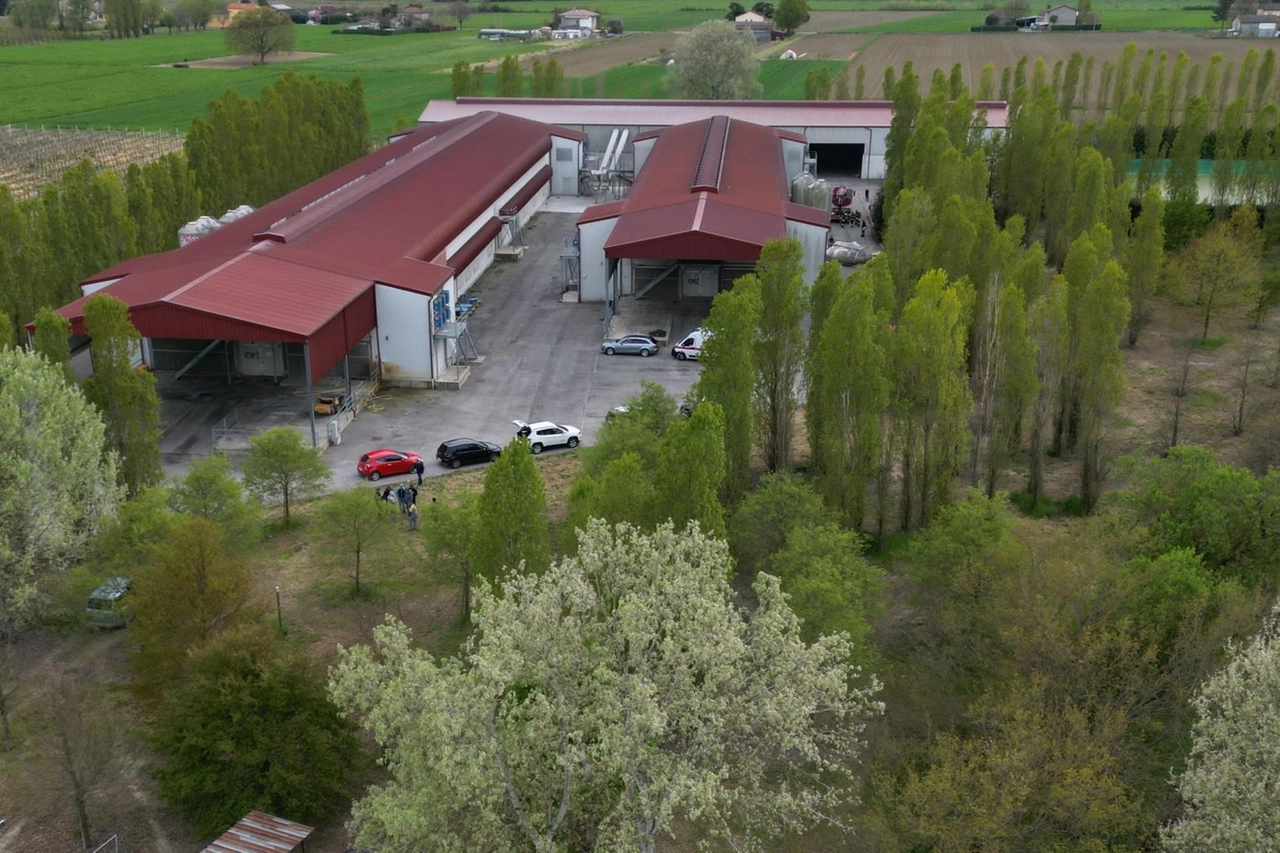 Una vista panoramica dello stabilimento dove hanno perso la vita i tre fratelli