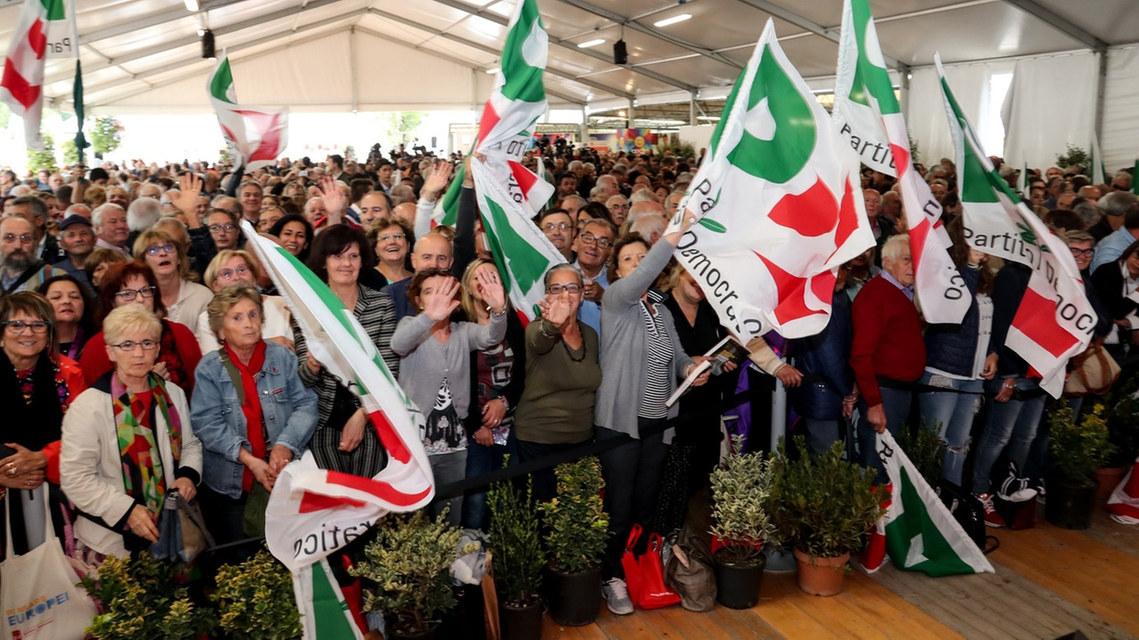 Bandiere al vento e folto pubblico per la Festa nazionale che si è tenuta nel 2017 sul Lungofiume