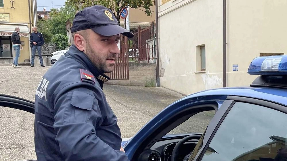 Ventunenne picchiato in un locale. Polizia sulle tracce della baby gang