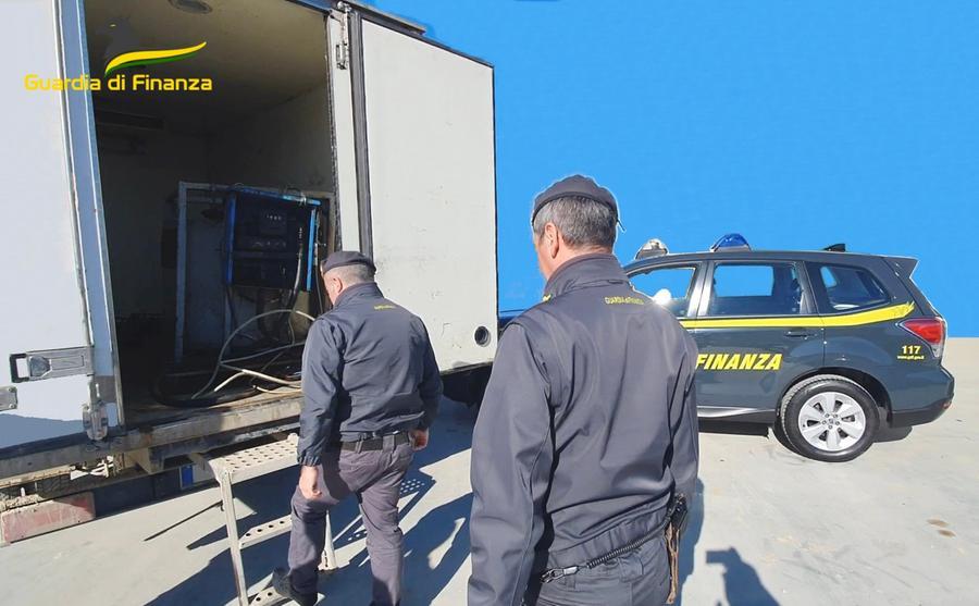 Macerata, Contrabbando Di Carburante Agricolo: Sequestrato Un Carico Di ...