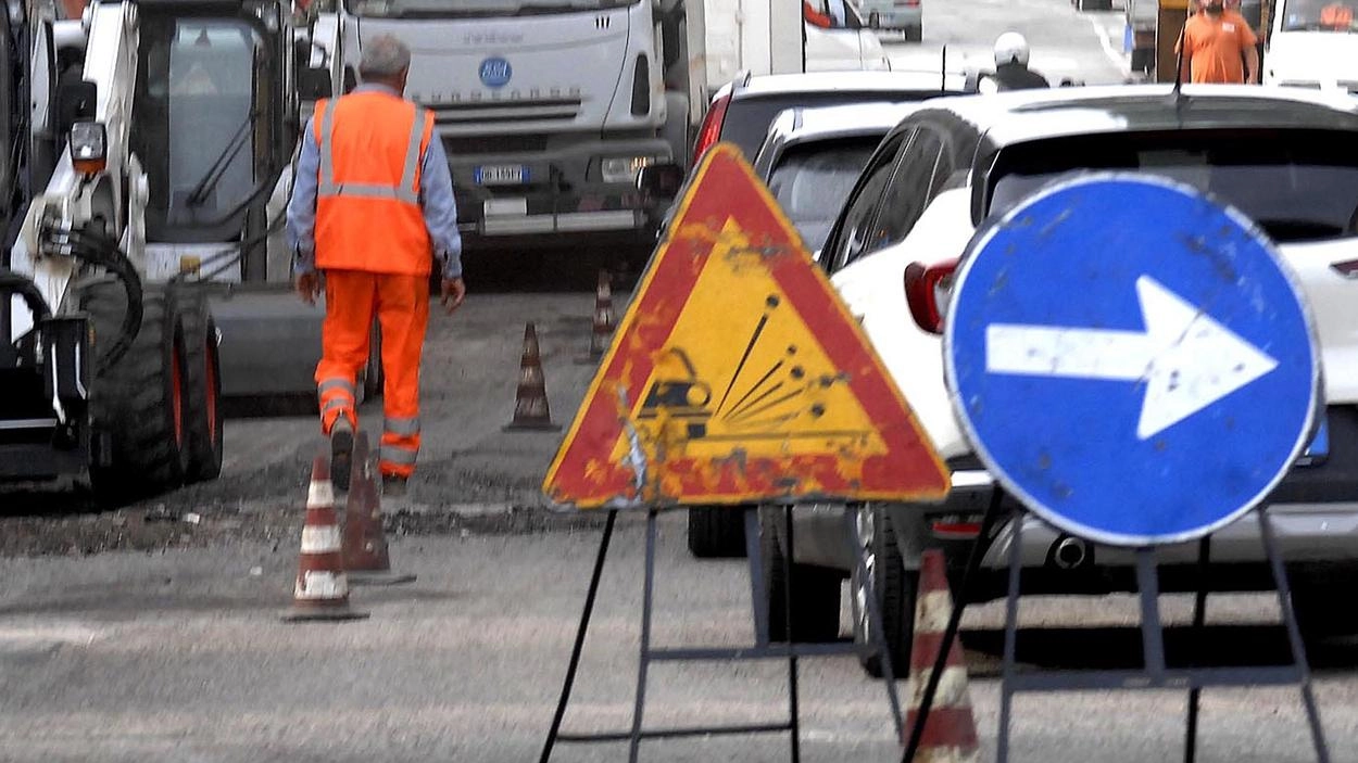 Strade, asfaltati 150mila metri quadri: "Usiamo la plastica differenziata"