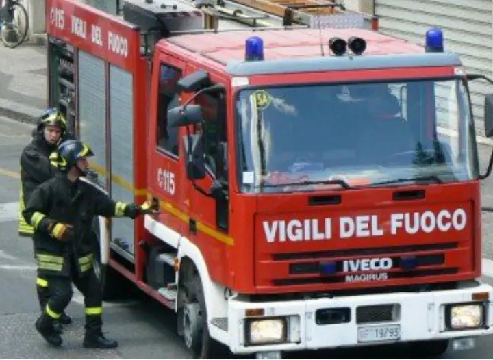 Serra San Quirico, esce fumo dalla caldaia a scuola. Arrivano i vigili del fuoco