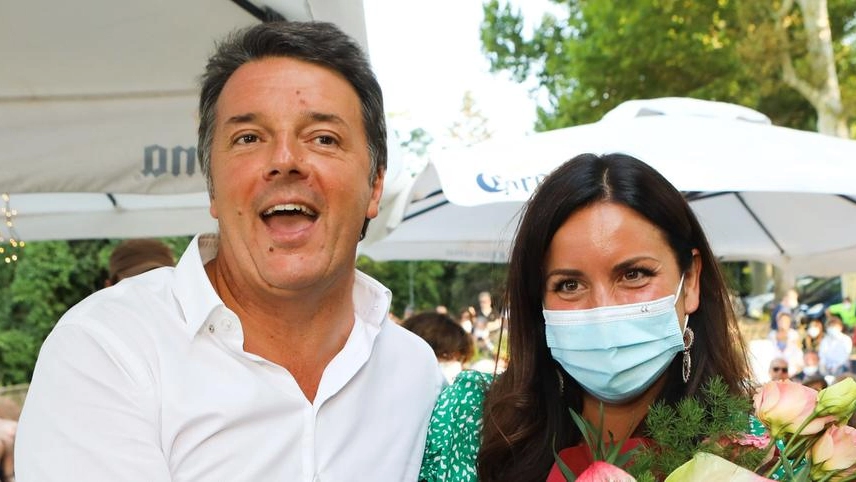 Matteo Renzi e Isabella Conti a un evento del luglio scorso