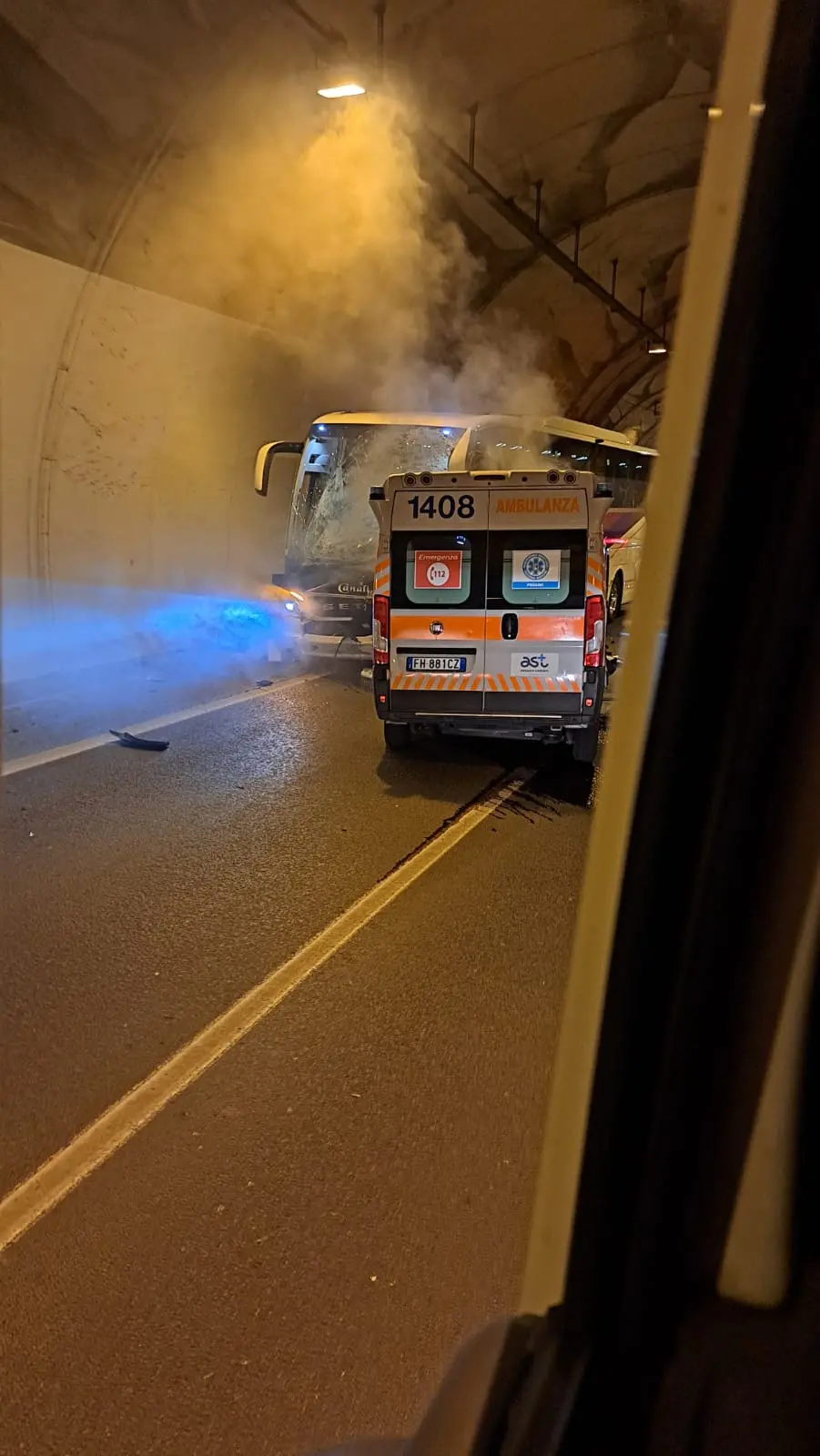 Schianto In Galleria A Urbino Tra Ambulanza E Pullman Di Ragazzini