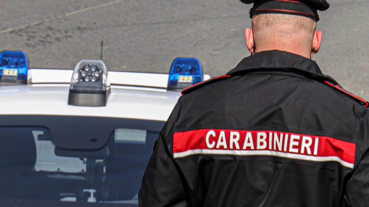 Scappa da casa, 18enne ritrovato dai carabinieri all’aeroporto