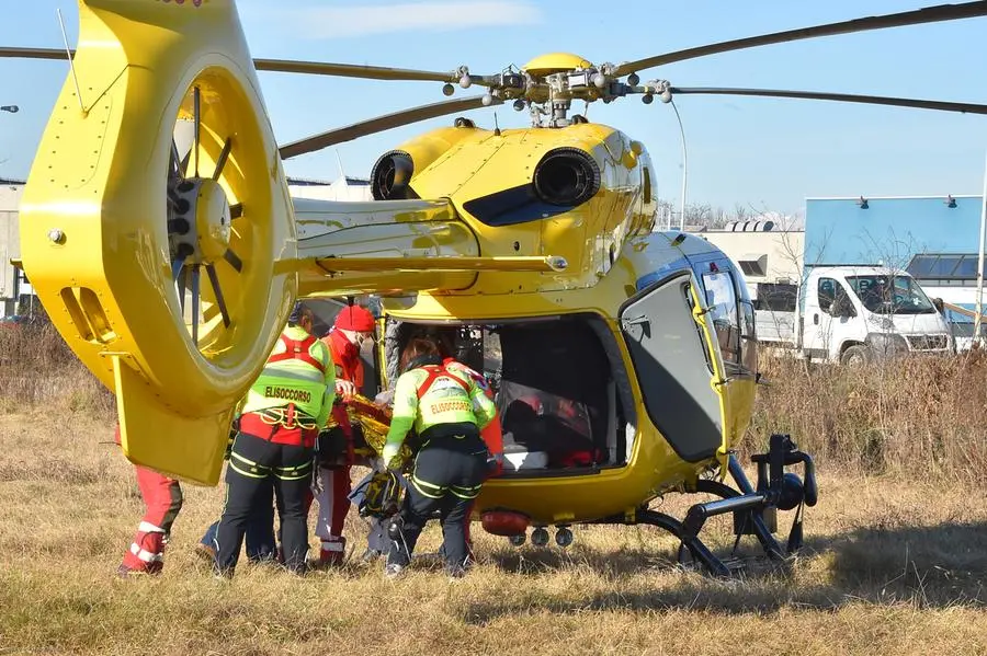 Infortunio sul lavoro a Imola, operaio muore schiacciato da un camion