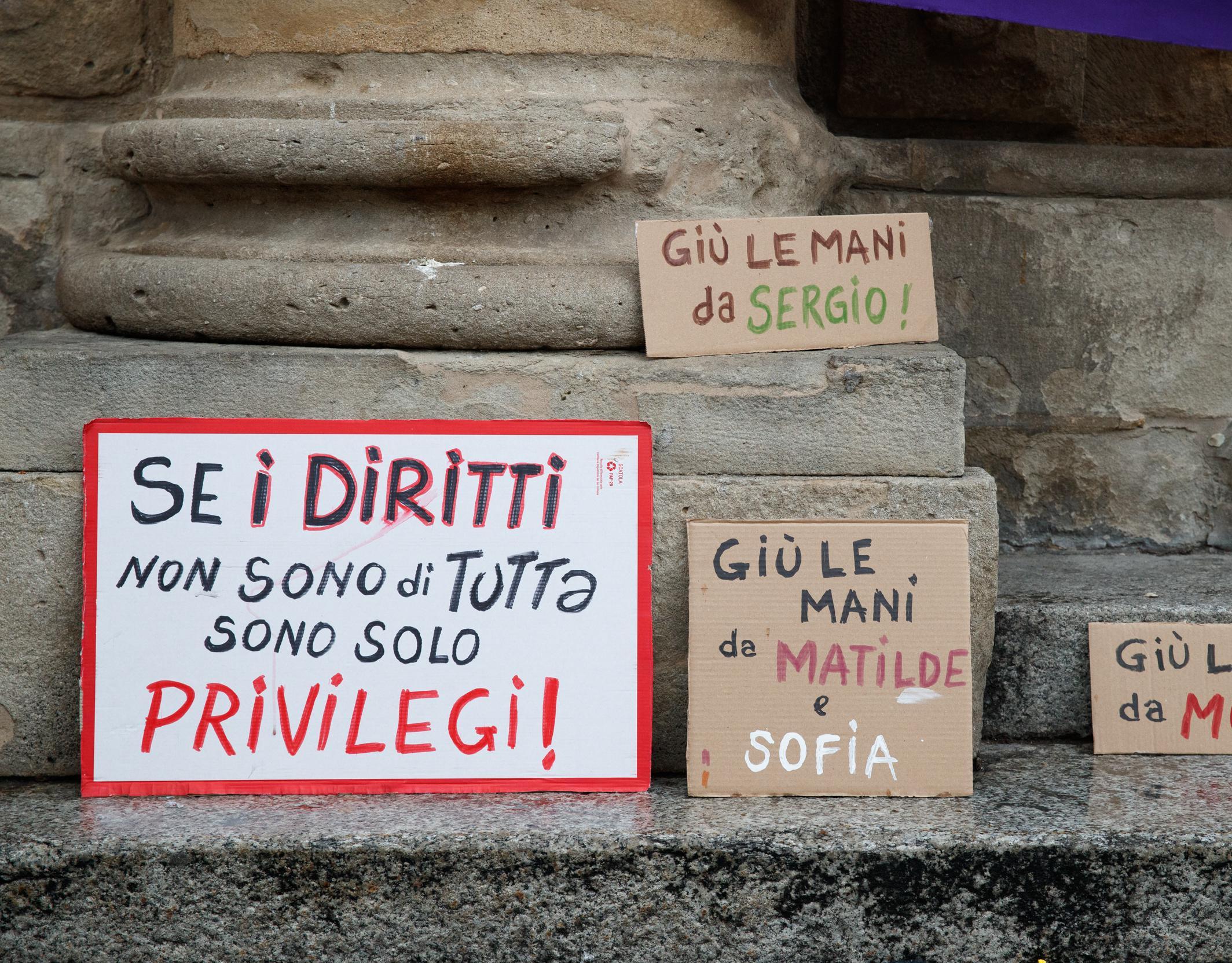 Famiglie Arcobaleno Centinaia Di Persone In Piazza Maggiore Ora Una