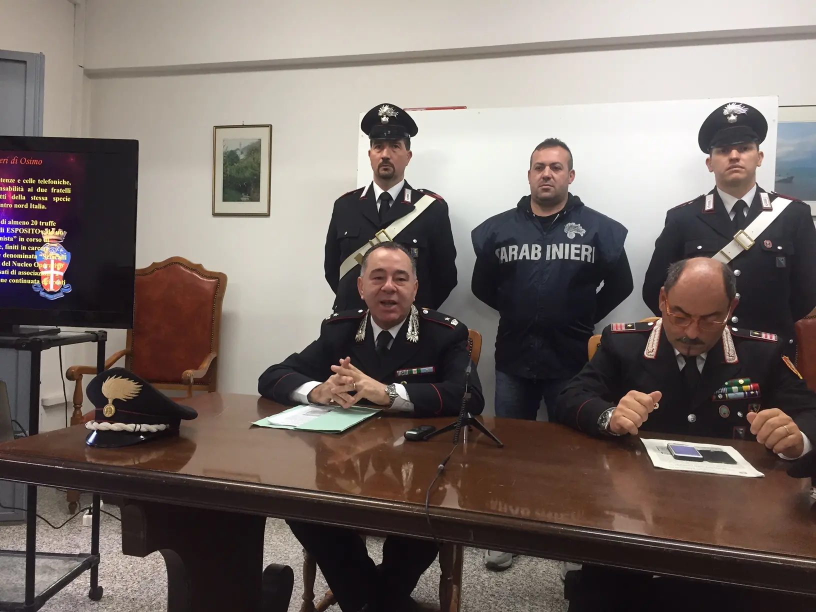 Osimo, Si Spacciavano Per Marescialli Dei Carabinieri Per Truffare Le ...