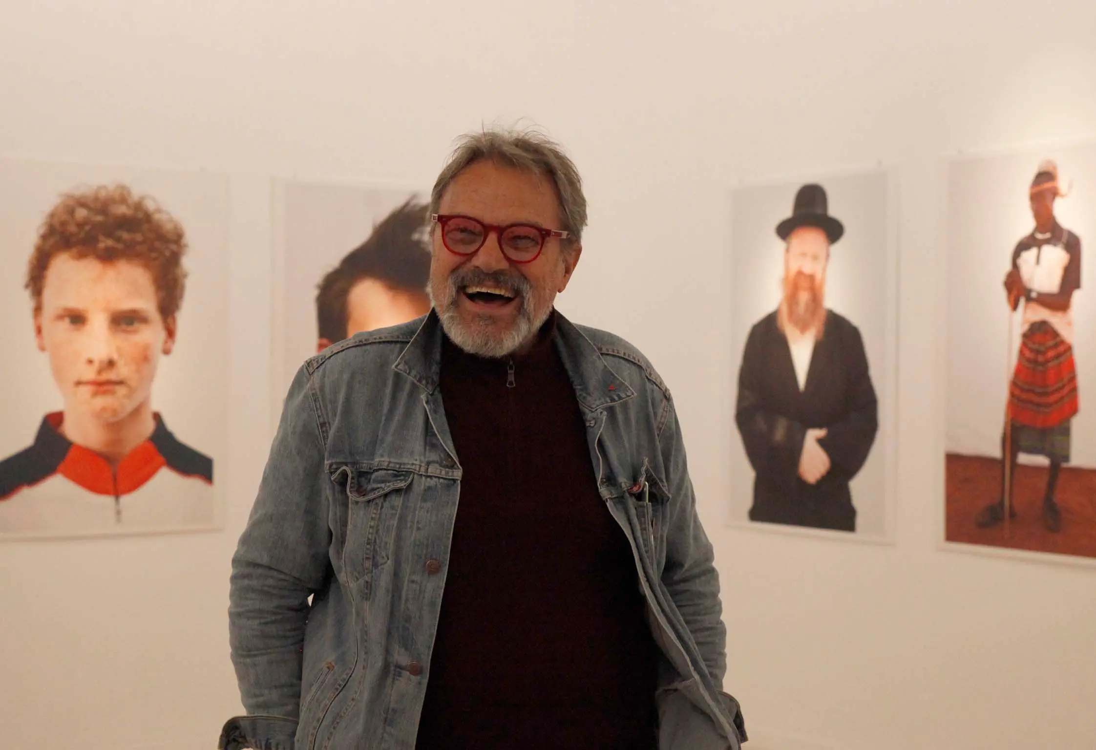 Mostra Oliviero Toscani Ravenna, le foto dell'artista in vendita al Mar