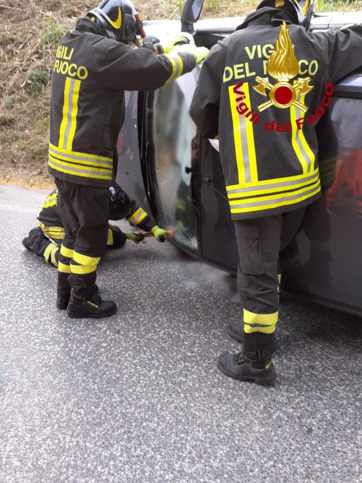 Castelpiano, Incidente: Auto Si Ribalta, Una Donna Rimane Incastrata