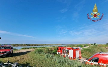 Ariano Polesine, 14enne scomparso dalla spiaggia: ricerche in corso alla foce del Po