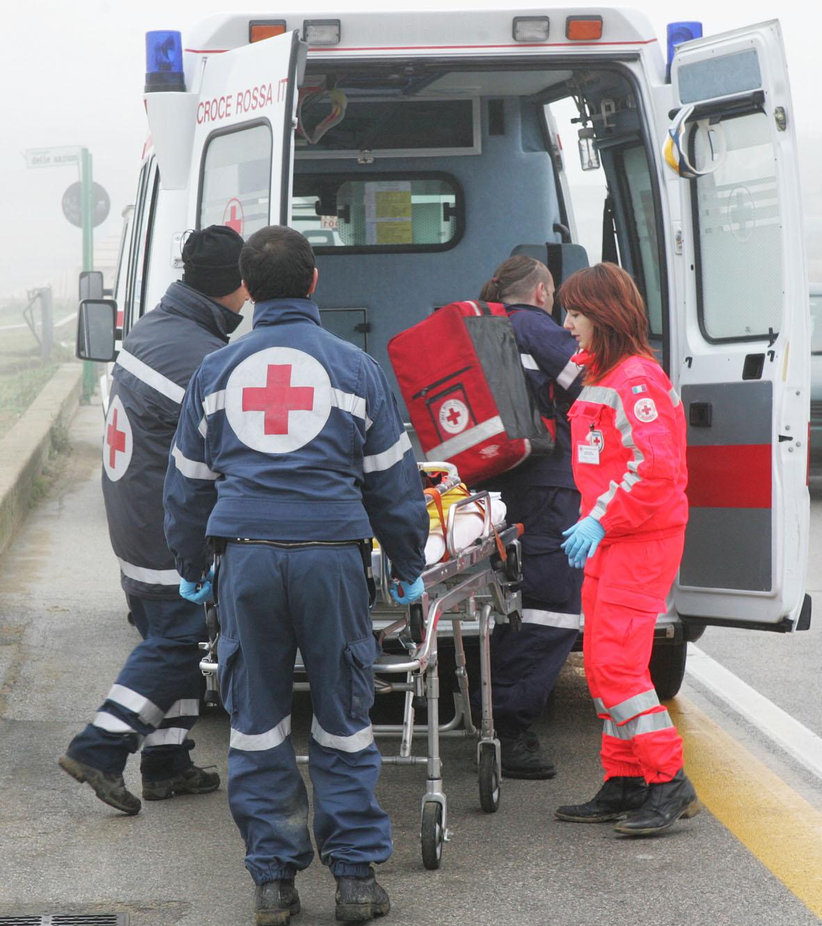 Fabriano, Investita Da Un Furgone Mentre Esce Da Scuola