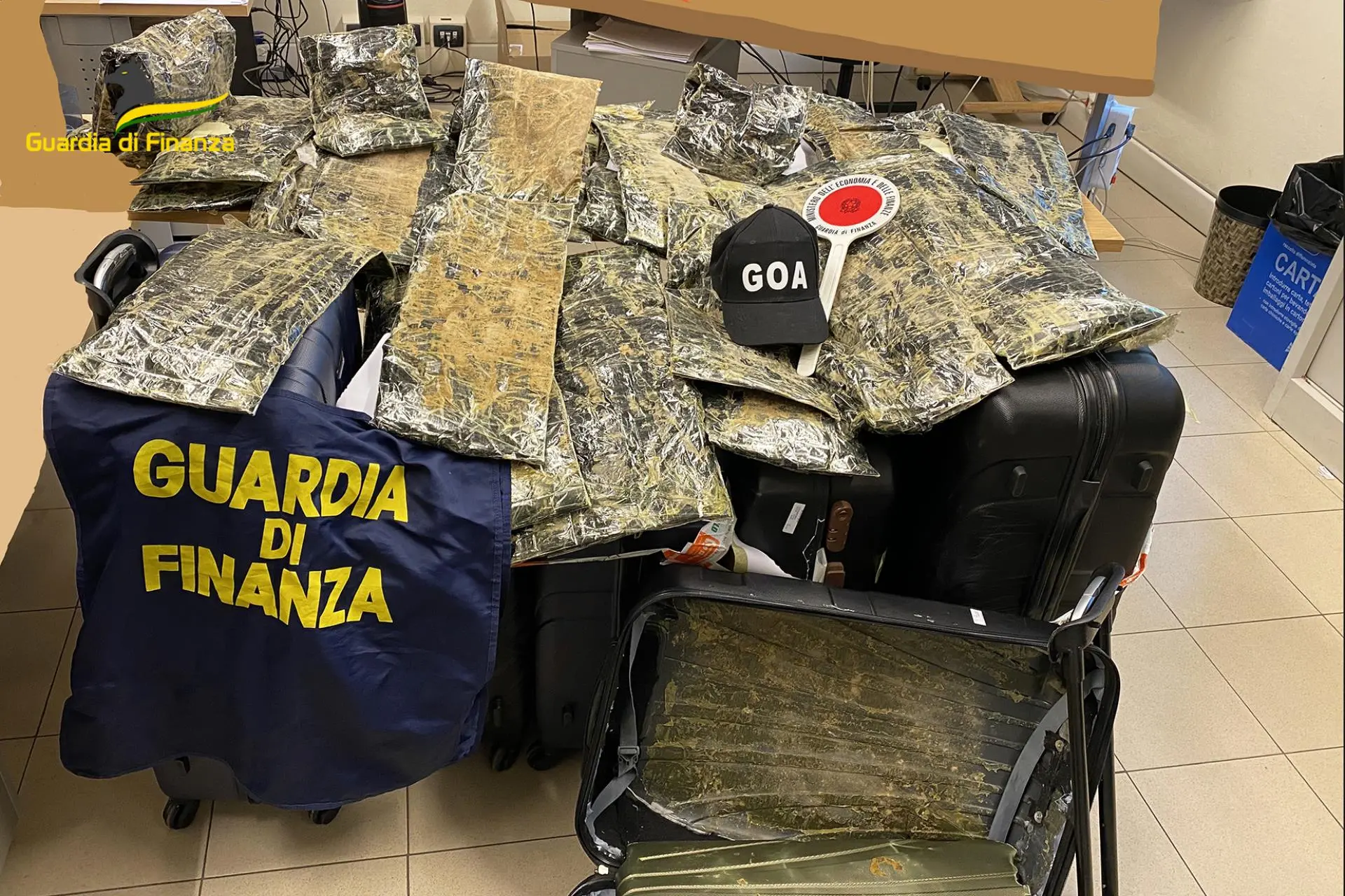 Traffico Internazionale Di Droga, 3 Arresti E 100 Chili Di Eroina ...