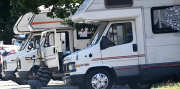 Campo nomadi abusivo a Bologna, i residenti: "Sono padroni dell’area"