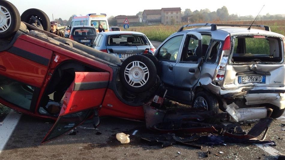 Scontro Fra Due Auto Sulla Tangenziale Traffico Bloccato