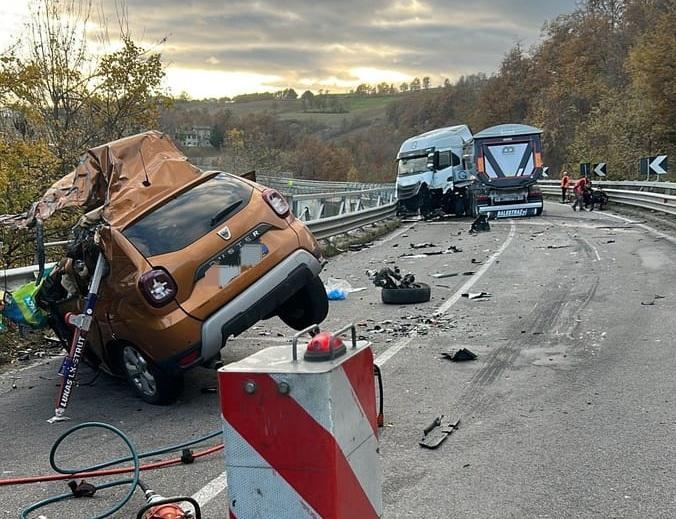 Strage Sulla Strada Dell’Abetone. Tre Morti: Madre, Figlio E Amico