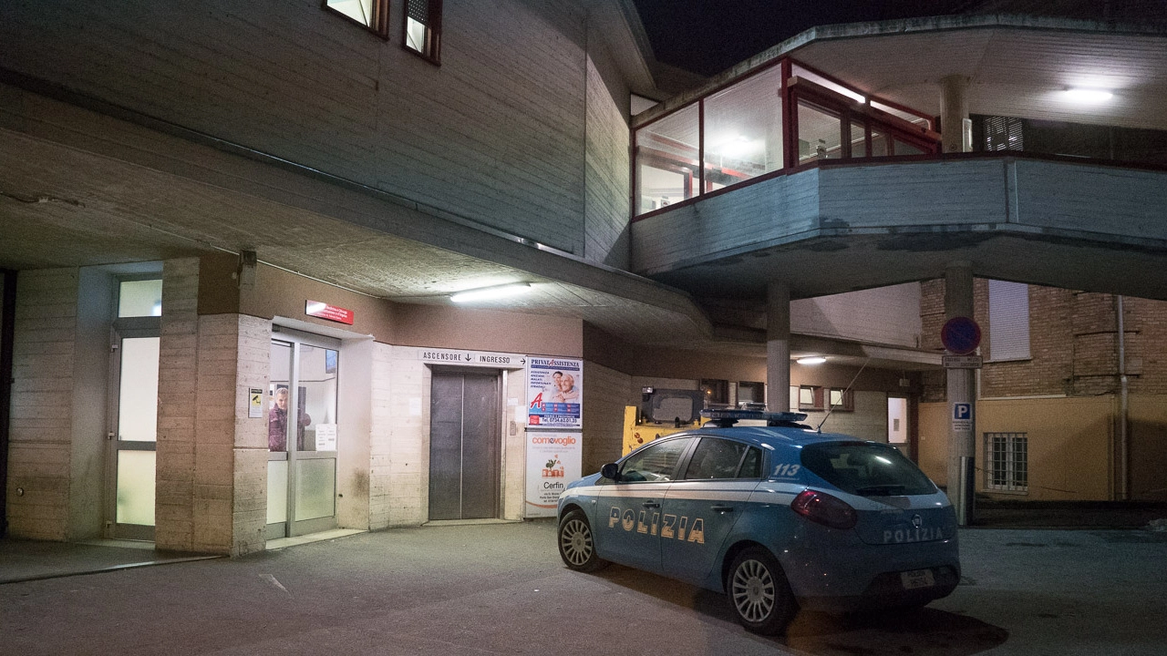 RICOVERATO Il ladro è stato trasportato al pronto soccorso dell’ospedale di Fermo