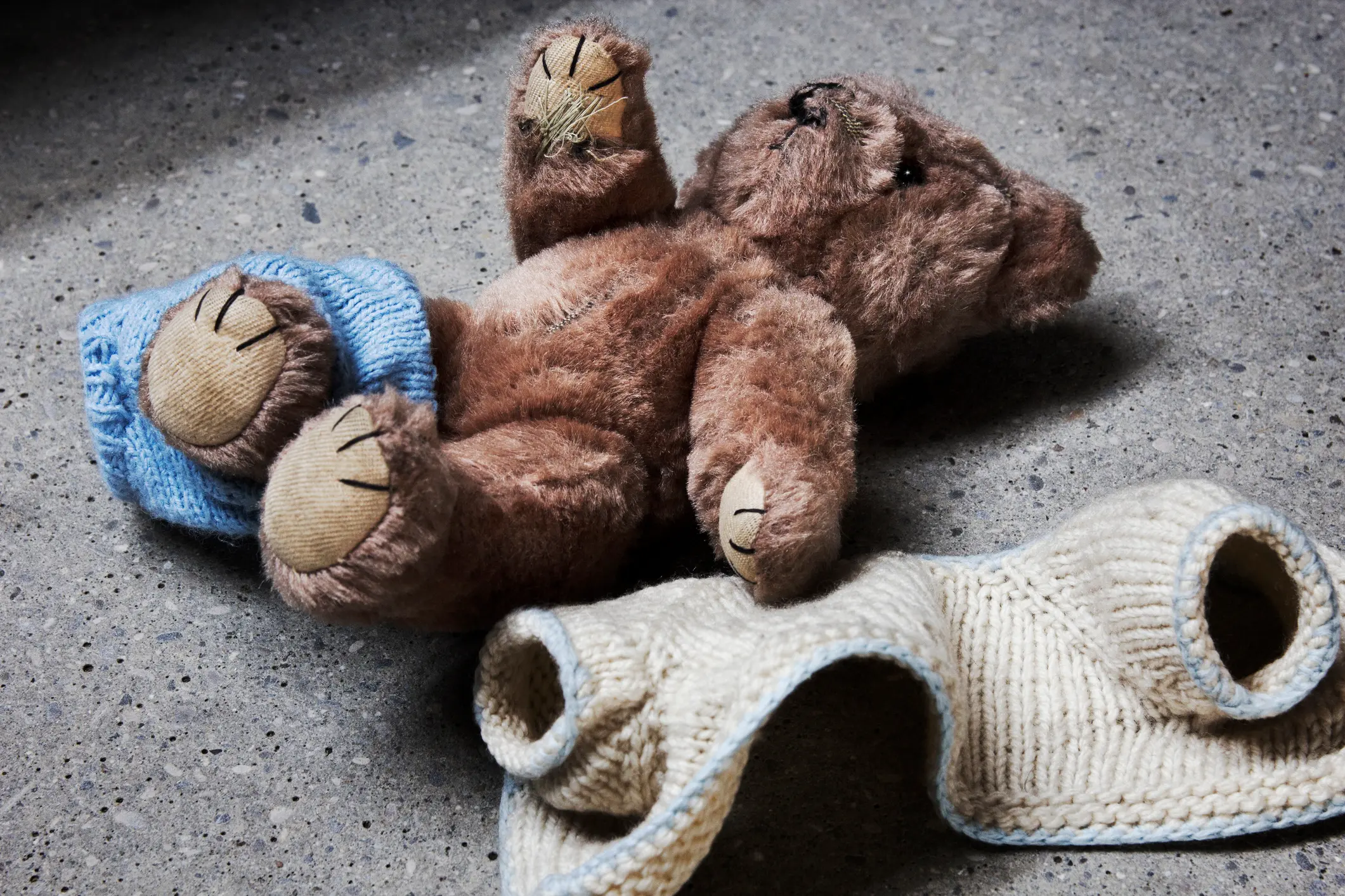 Ragazzina disabile usa i peluche per dire: mio padre mi violenta