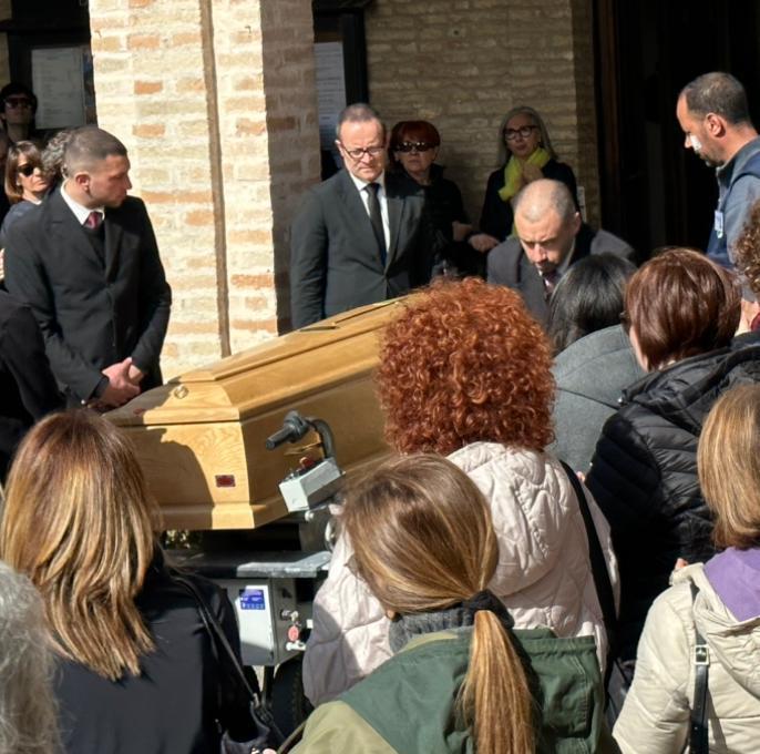 Dolore E Lacrime Per Lultimo Saluto A Nicoletta Saracco 8334