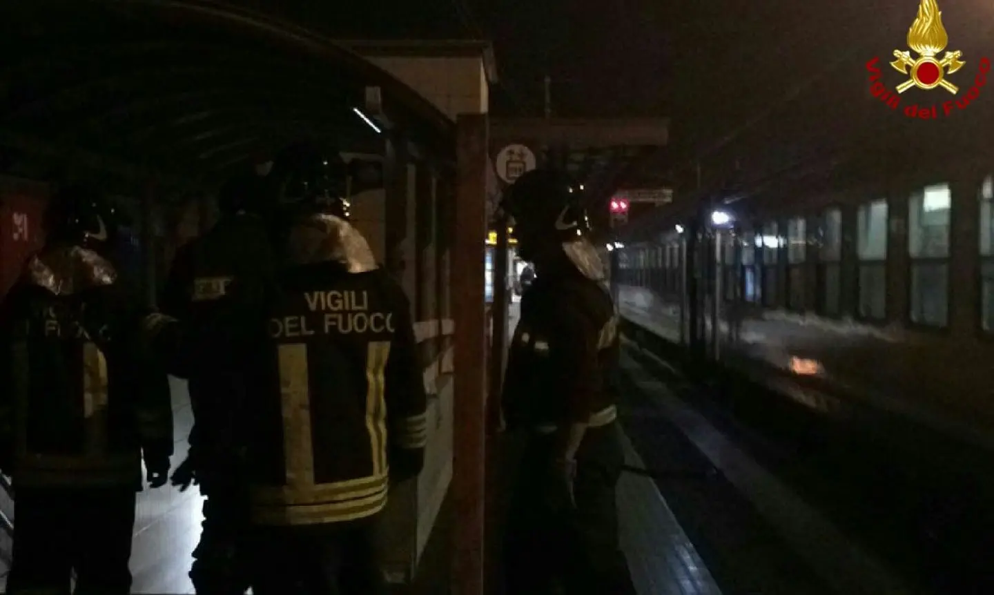 Incendio, treno evacuato