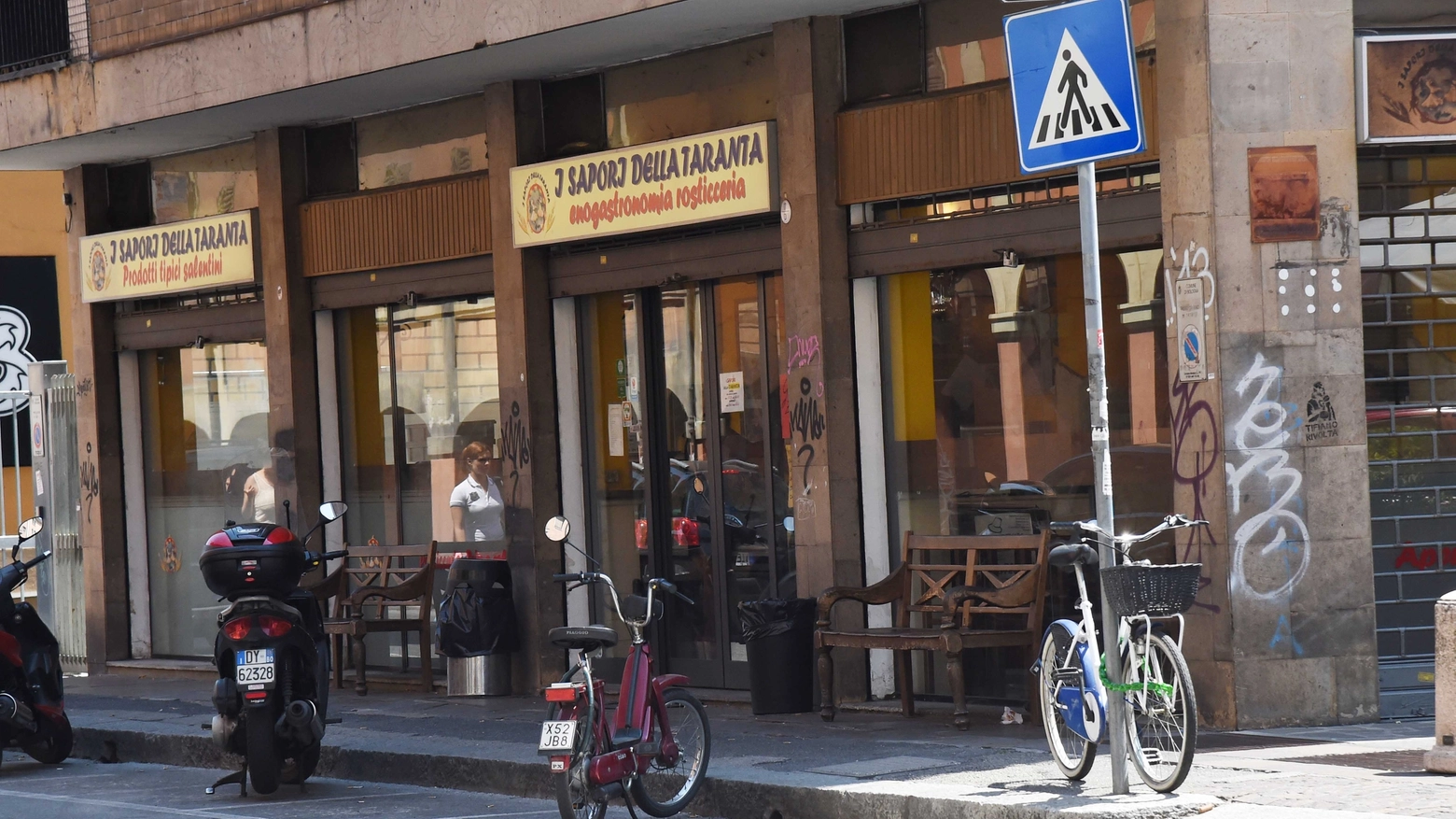 'I sapori della taranta' in via San Donato (Foto Schicchi)