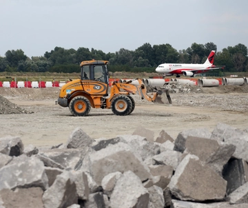 Lavori in aeroporto a Bologna: "Controllo bagagli veloce e terminal più spazioso"