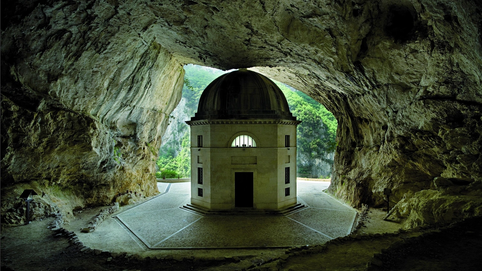 Tra grotte, tempio e santuari: ecco le visite guidate a Genga