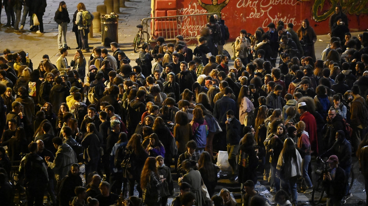 Mega festa: in seicento in piazza Verdi (Foto Schicchi)