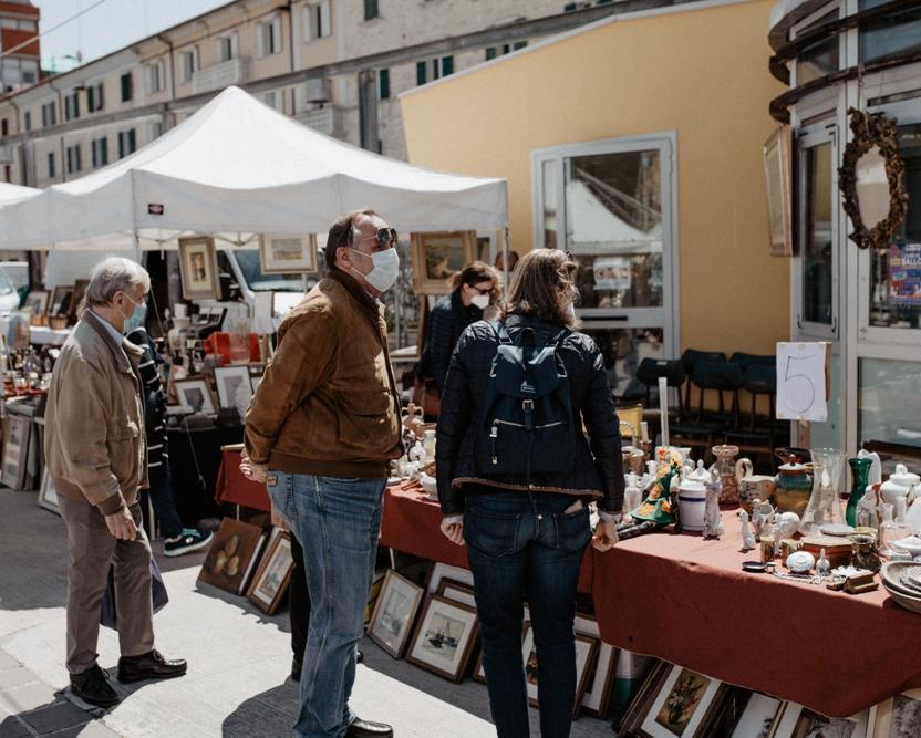 Curiosando, Il Mercatino Del Vintage Tra Vinili, Mobili E Antichi Ricordi