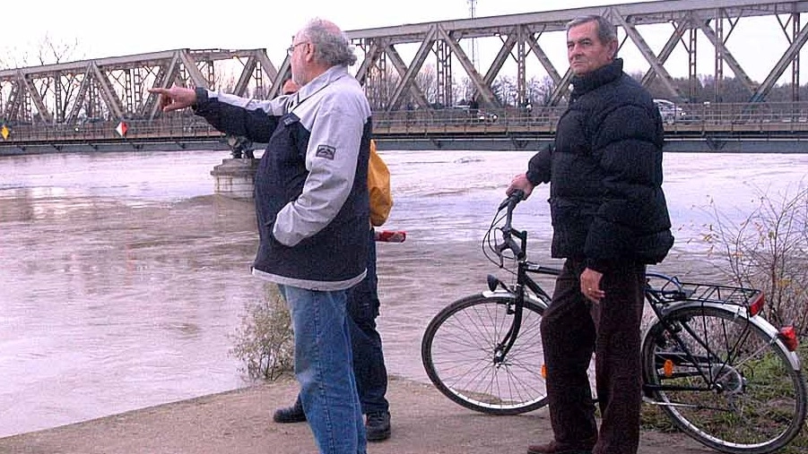 IL GRANDE FIUME La piena del Po in arrivo a Pontelagoscuro