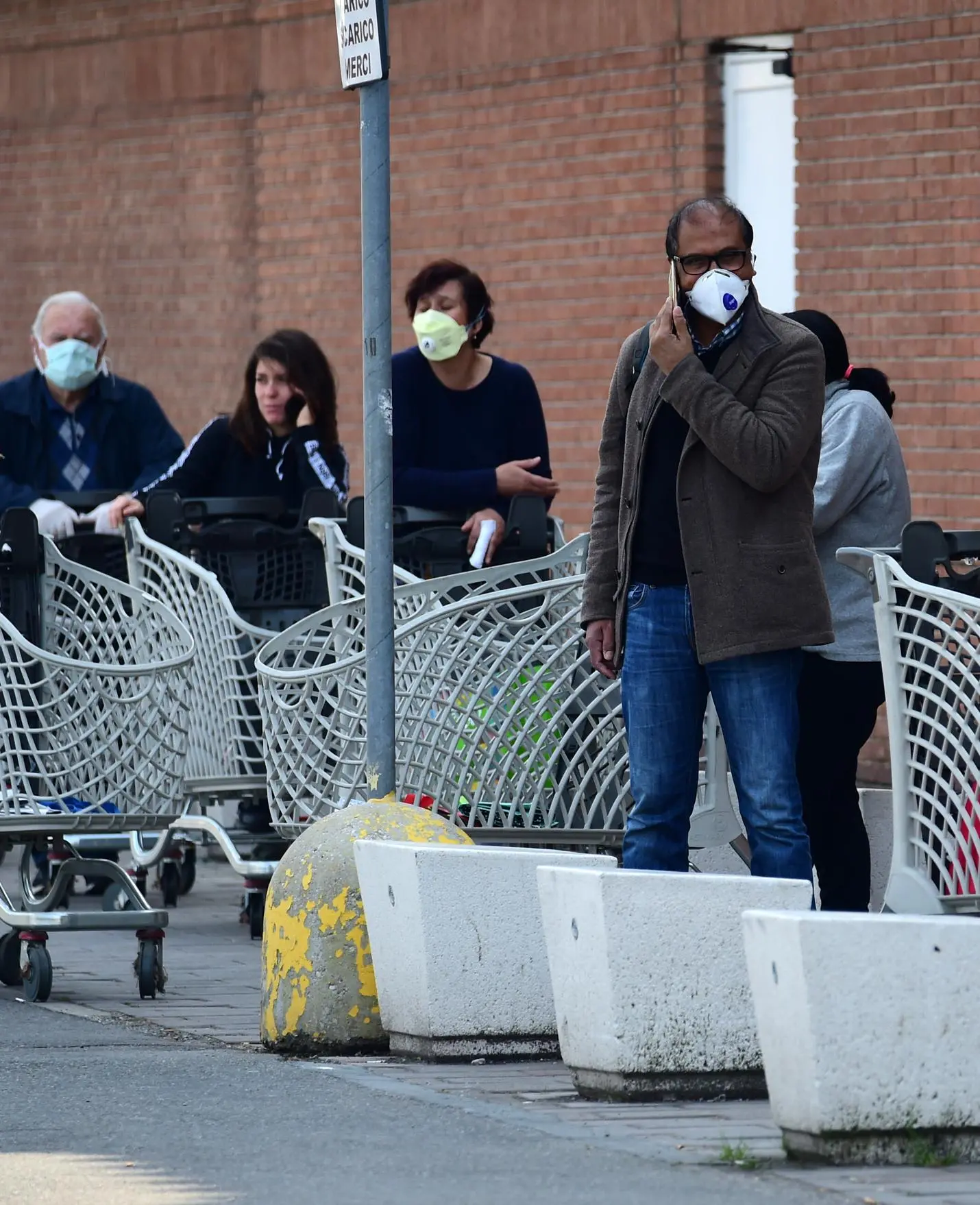 Domenica prossima riaprono i supermercati