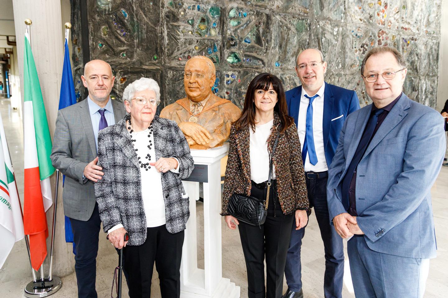 Rizzoli Bologna, un busto per Manzoli. 