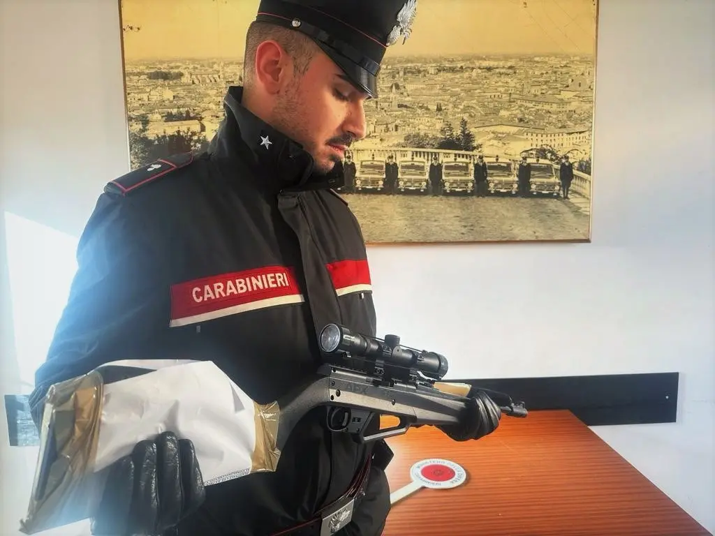 Modena, pistola ad aria compressa a scuola: arrivano i carabinieri -  CorrierediBologna.it