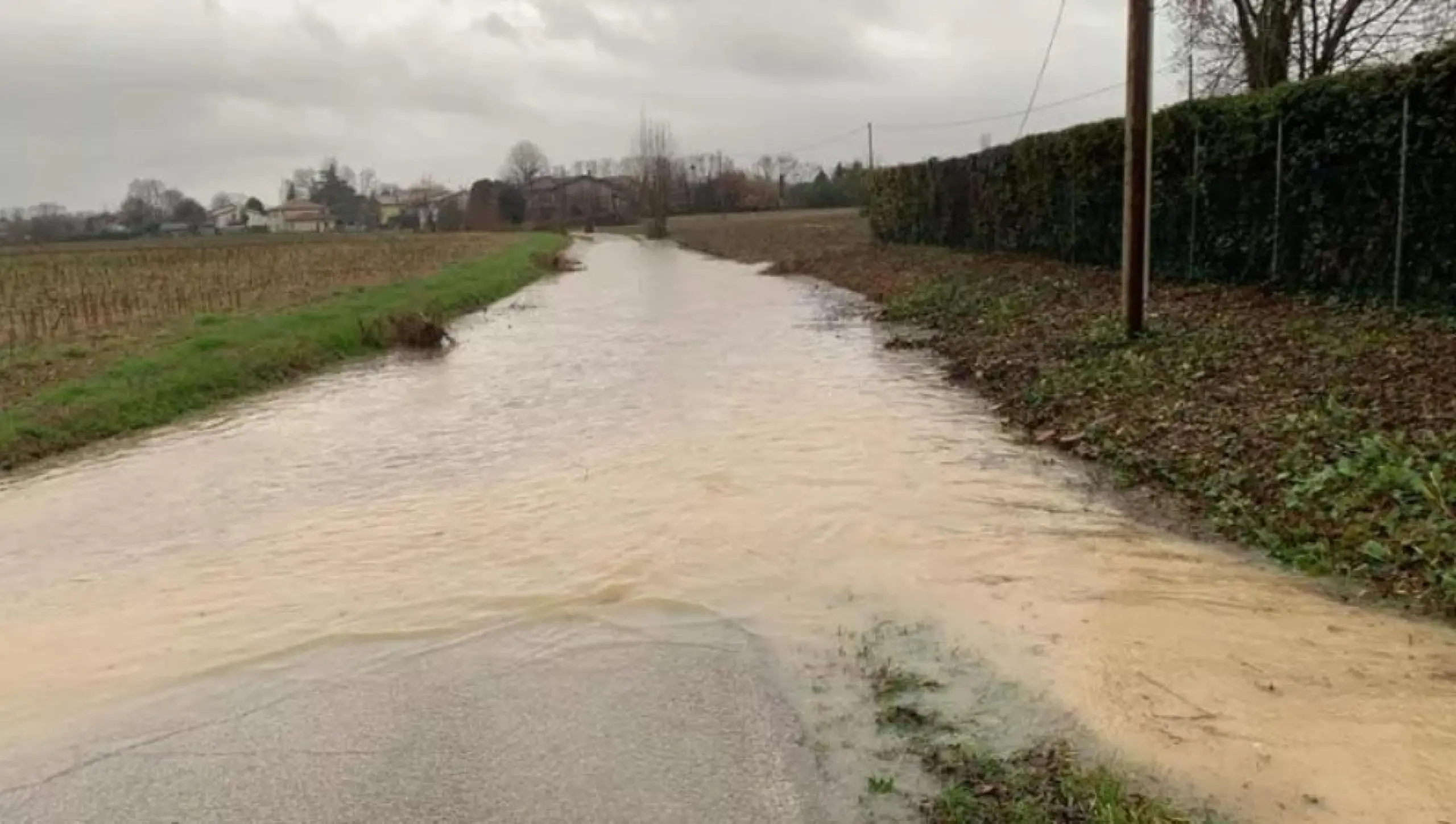 Allerta Meteo Rossa In Veneto, Si Ingrossano I Fiumi. Scuole Chiuse A ...