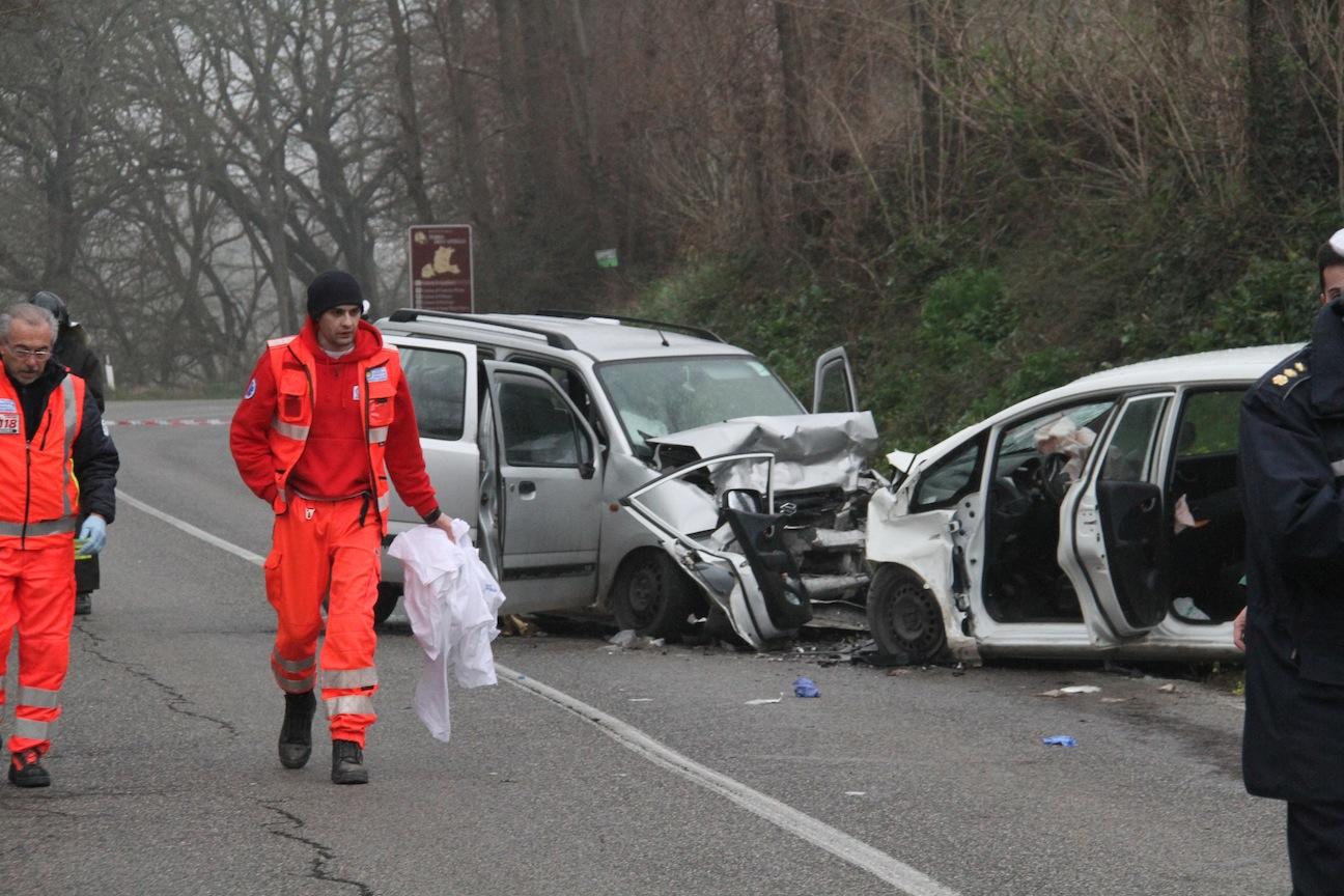 Tragico Frontale: Muore Una Donna, Feriti Mamma E Bimbo