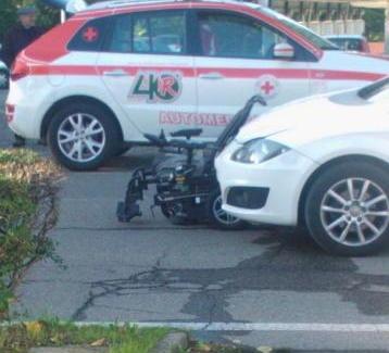 Disabile In Carrozzina Tamponato Da Un Auto