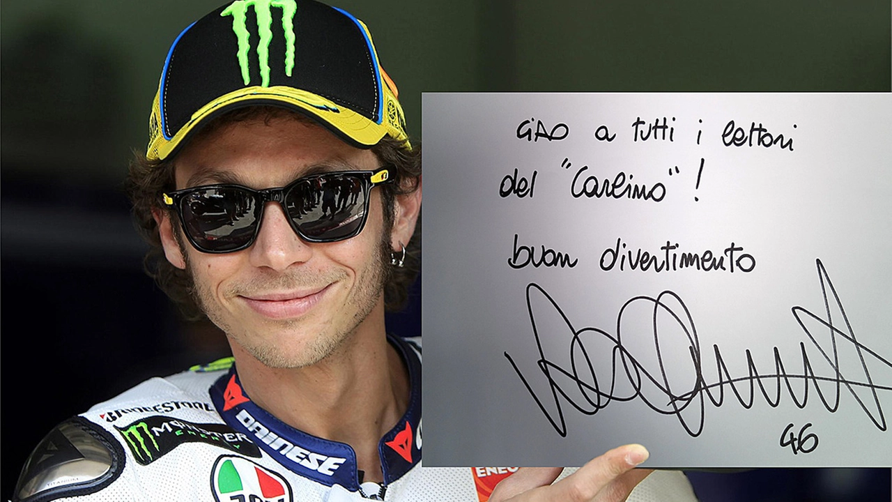 La dedica di Valentino Rossi ai lettori del Carlino Pesaro