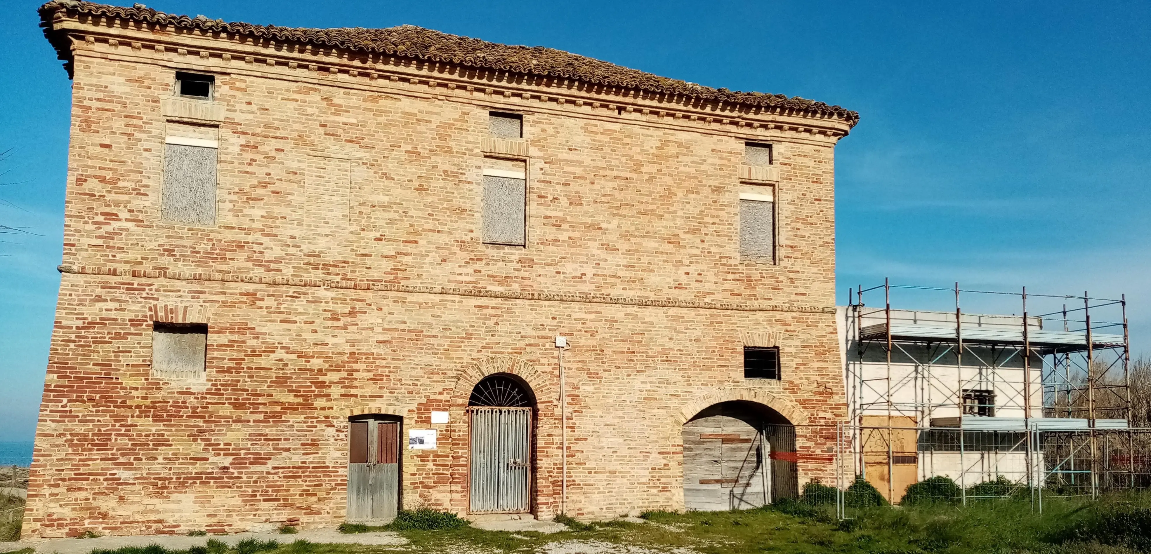 struttura sporca del muro di mattoni