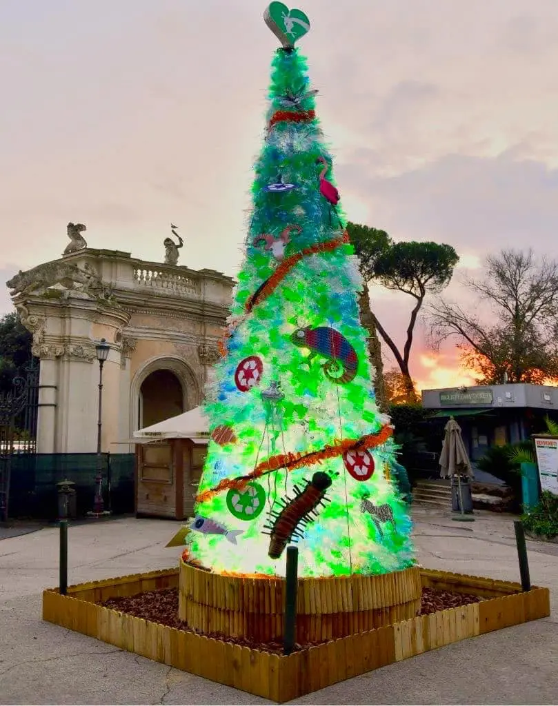 Natale a Roma, al Bioparco c'è l'albero del riciclo