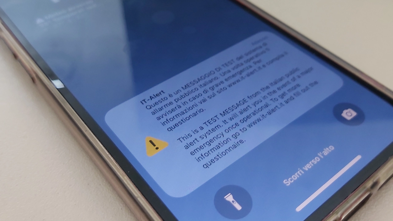 Il messaggio di IT-Alert su un iPhone