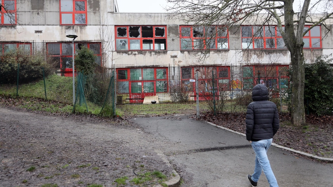 Le scuole Carracci nel degrado (foto Schicchi)