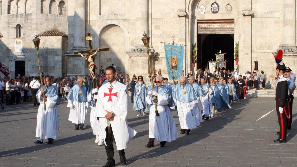 Si parte mercoledì, alle 21, in piazza del Popolo, con la 37esima rassegna ‘Moda sotto le stelle’, la tradizionale sfilata organizzata dalla Confartigianato. Sabato la festa per Sant’Emidio