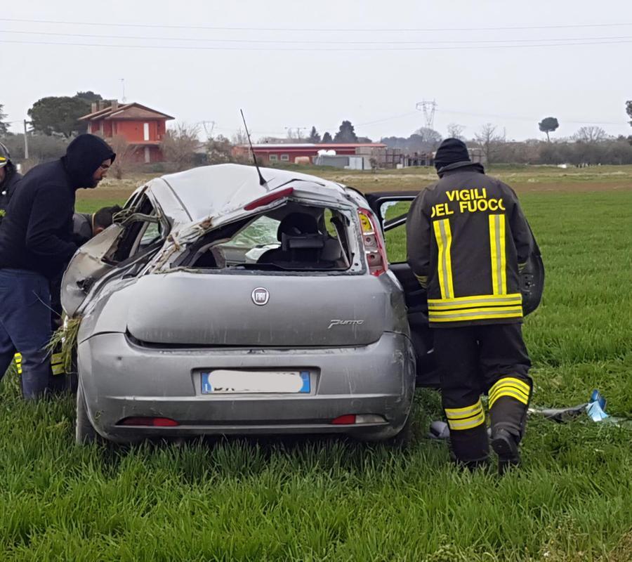 Perde Il Controllo Dell’auto E Cappotta Paura Per Una Mamma E Il Figlio ...